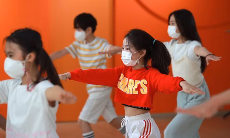 Khuyến khích con tham gia một hoạt động ngoại khóa, bất kể hoạt động đó là gì. (Ảnh: ITN).