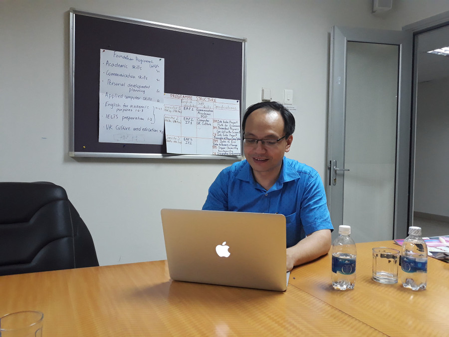 TS Đặng Đức Long – Trưởng phòng Khoa học và Hợp tác quốc tế, Viện Nghiên cứu và Đào tạo Việt – Anh (VNUK - ĐH Đà Nẵng) TS Đặng Đức Long – Trưởng phòng Khoa học và Hợp tác quốc tế, Viện Nghiên cứu và Đào tạo Việt – Anh (VNUK - ĐH Đà Nẵng)