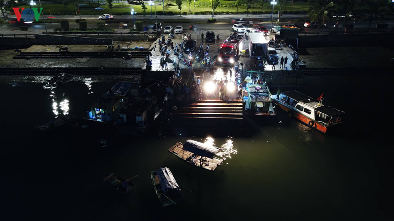 huy động 20 thợ lặn tìm kiếm cháu bé 4 tuổi bị rơi xuống biển hình 1 huy dong 20 tho lan tim kiem chau be 4 tuoi bi roi xuong bien hinh 1