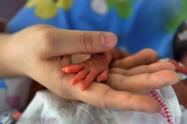 Tâm sự ứa nước mắt của bố có con thi đại học được 21 điểm, dù chào đời con chỉ nặng 1,35kg