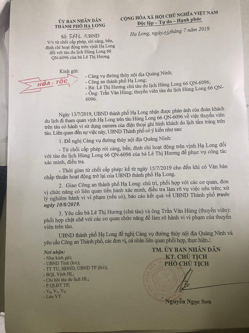đình chỉ tàu du lịch vịnh hạ long do nhân viên...quay lén khách tắm tráng hình 1 dinh chi tau du lich vinh ha long do nhan vien...quay len khach tam trang hinh 1