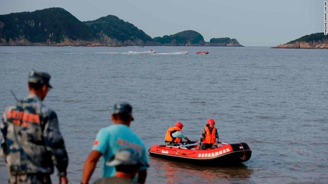 Vụ bé gái 9 tuổi mất tích chấn động Trung Quốc kết thúc trong bi thảm ảnh 1 Lực lượng chức năng thực hiện chiến dịch tìm kiếm trên vùng biển của Tượng Sơn (Ảnh: CNN)
