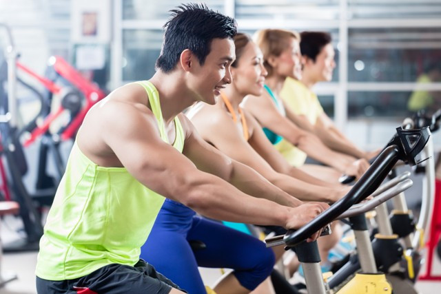 Nên tập thể dục sáng hay tối để ngăn ngừa loãng xương?