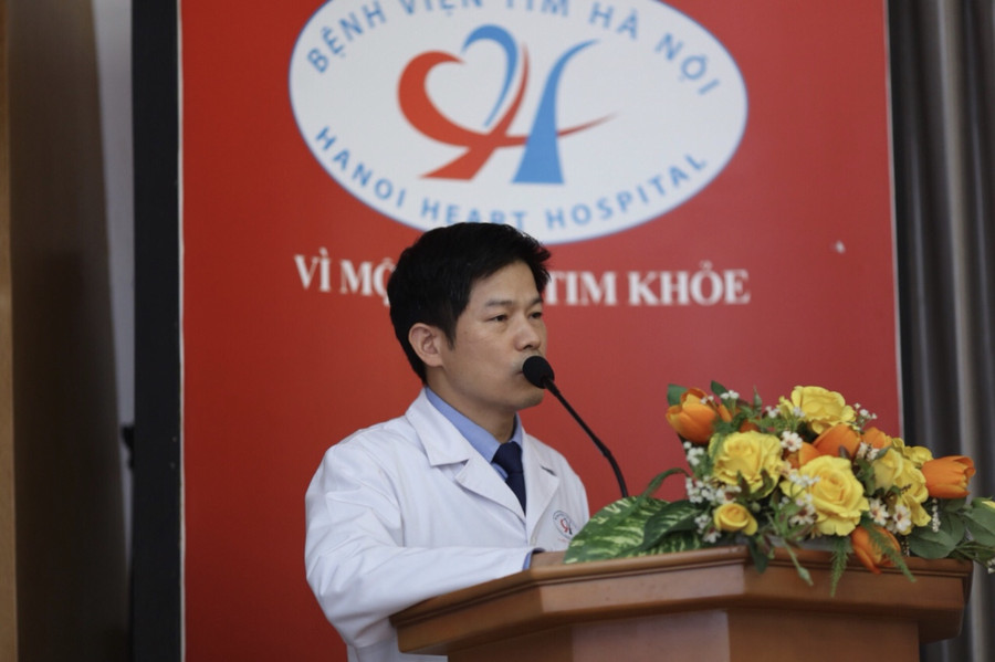 Tiến sĩ Nguyễn Sinh Hiền – Phó Giám đốc bệnh viện tim Hà Nội phát biểu tại chương trình Tiến sĩ Nguyễn Sinh Hiền – Phó Giám đốc bệnh viện tim Hà Nội phát biểu tại chương trình