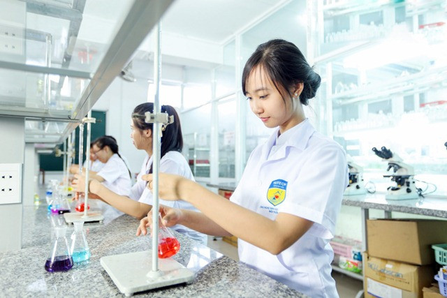 Tự chủ đại học phải gắn liền với các yếu tố trong tự chủ học thuật và chuyên môn Tự chủ đại học phải gắn liền với các yếu tố trong tự chủ học thuật và chuyên môn