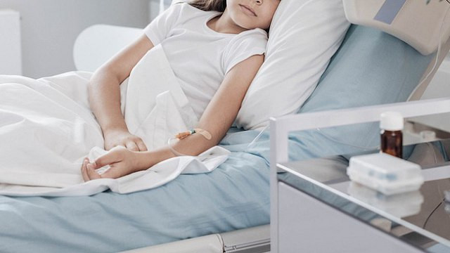 Cô gái mất 10 năm nằm trên giường không thể dậy, khi biết nguyên nhân ai cũng giật mình vì có triệu chứng như vậy - Hình 2