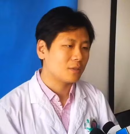 Chính bác sĩ cũng choáng váng với tình trạng của cụ bà