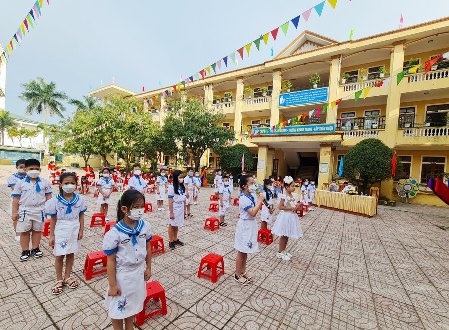 Đại diện các Đội viên kết nạp Đội TNTP Hồ Chí Minh đọc lời hứa của người đội viên.