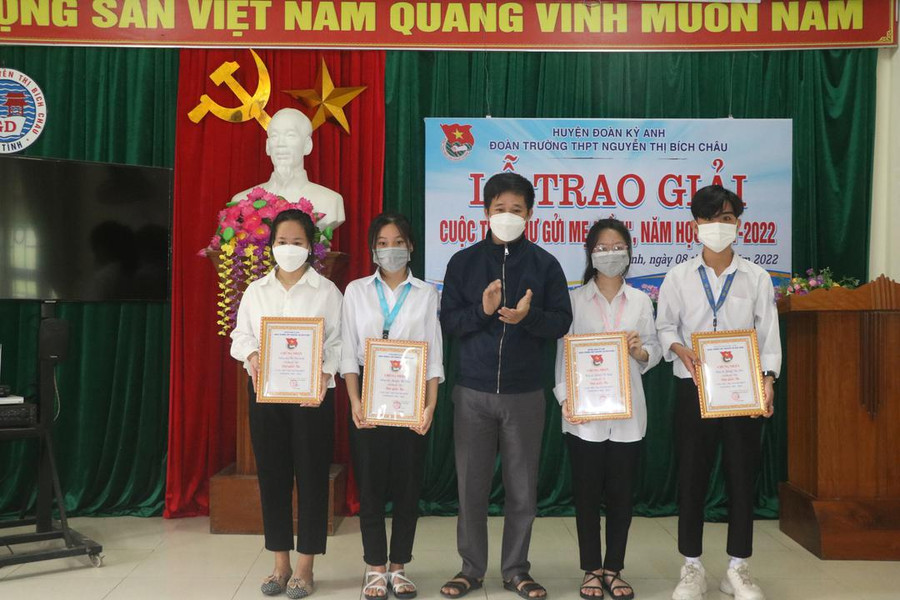4 thí sinh đạt giải Ba. 4 thí sinh đạt giải Ba.