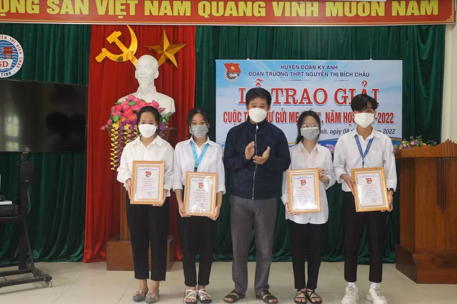 4 thí sinh đạt giải Ba.