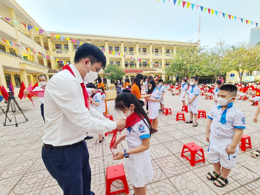 Lễ kết nạp Đội viên, Đội TNTP Hồ Chí Minh cho học sinh Trường Tiểu học Bắc Hà.