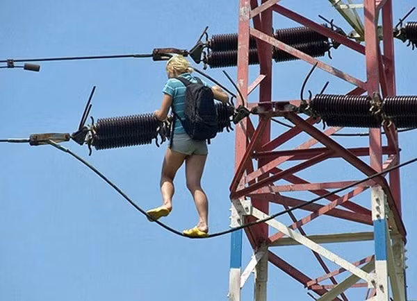 Đây là lần cuối chúng ta nhìn thấy cô ấy. cuoi-te-ghe-16-1-ly-do-con-gai-thich-mac-jean-rach-2-7