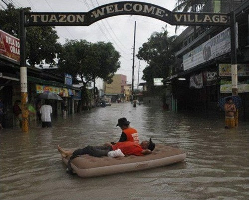 cuoi-te-ghe-16-1-ly-do-con-gai-thich-mac-jean-rach-6