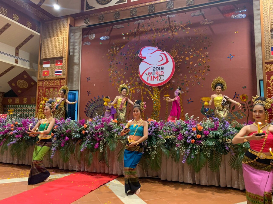 Màn biểu diễn văn nghệ chào mừng đêm Gala trao giải.