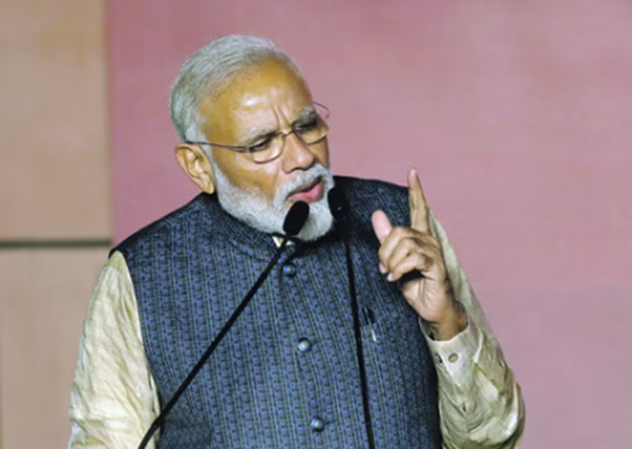 Thủ tướng Ấn Độ Narendra Modi giải thích tại sao phải tước bỏ quy chế tự trị của Jammu và Kashmir. Ảnh: Reuters