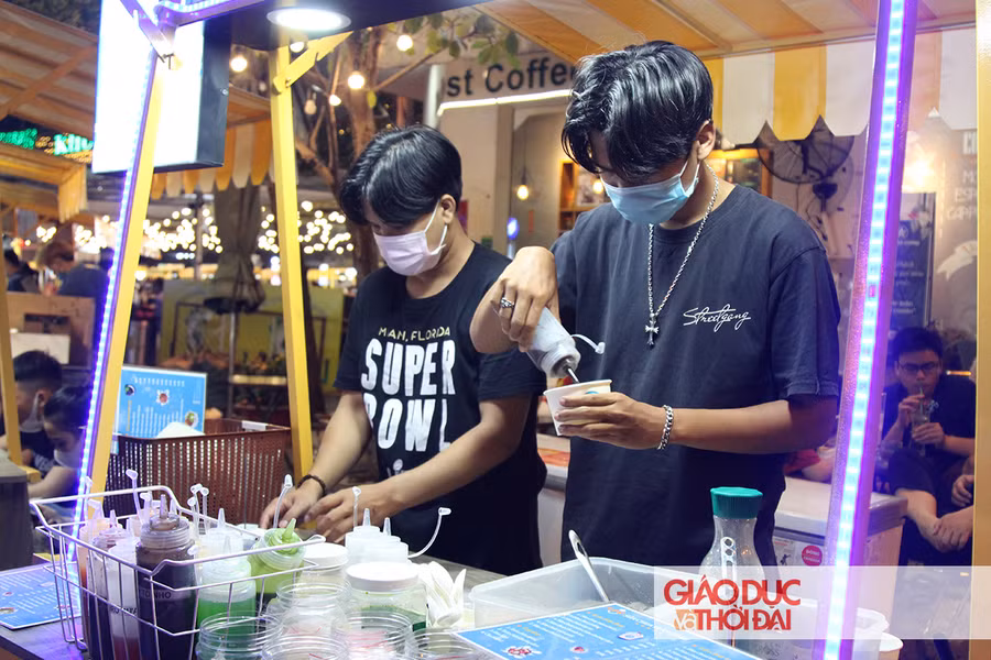 Không gian ẩm thực với những góc nhỏ xinh, thu hút khách hàng.