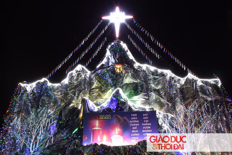 Là ngày lễ đặc biệt của người theo đạo công giáo, nhiều nhà thờ đã được khoác lên mình diện mạo hoàn toàn mới.