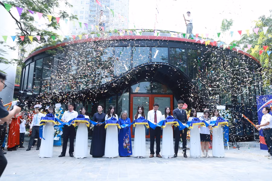 Cũng trong khuôn khổ chương trình, Trường Lương Thế Vinh cơ sở Cầu Giấy đã tổ chức cắt băng khánh thành công trình "Thư viện Văn Như Cương". Cũng trong khuôn khổ chương trình, Trường Lương Thế Vinh cơ sở Cầu Giấy đã tổ chức cắt băng khánh thành công trình "Thư viện Văn Như Cương".