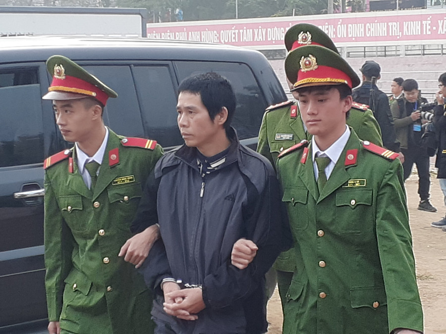 Áp giải Phạm Văn Nhiệm Áp giải Phạm Văn Nhiệm