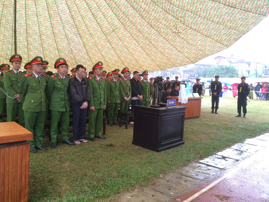 Các bị cáo nghe Tòa tuyên án