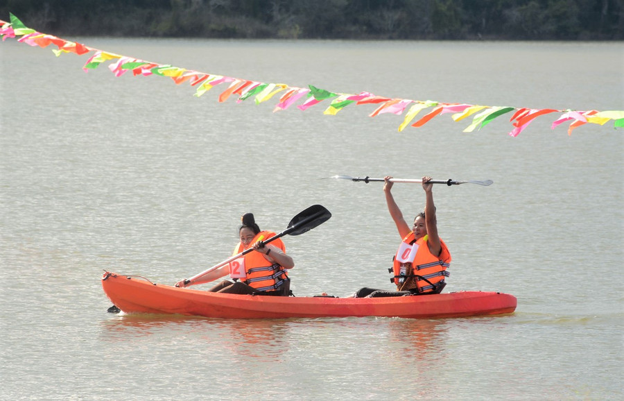 Niềm vui của các vận động viên khi về đích.