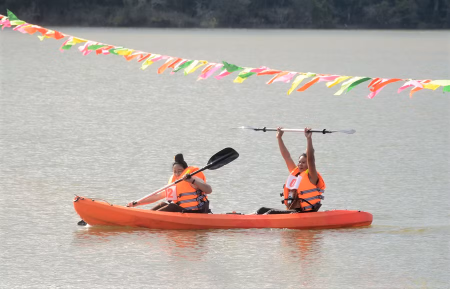 Niềm vui của các vận động viên khi về đích.