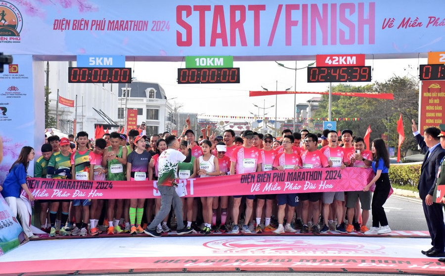 Các vận động viên chuẩn bị xuất phát. Các vận động viên chuẩn bị xuất phát.