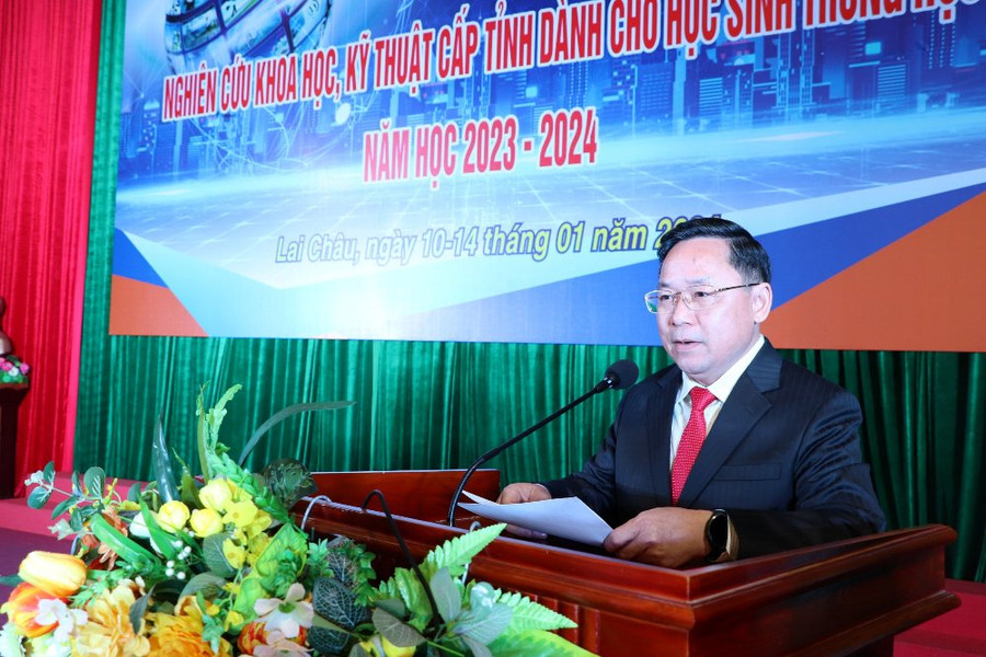 NGƯT Đinh Trung Tuấn, Giám đốc Sở GD&ĐT Lai Châu phát biểu tại lễ khai mạc. NGƯT Đinh Trung Tuấn, Giám đốc Sở GD&ĐT Lai Châu phát biểu tại lễ khai mạc.