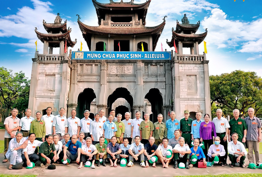 Trung tâm còn đa dạng hóa các nội dung chương trình giao lưu văn nghệ, các hoạt động giải trí, đi thăm quan một số di tích, danh lam thắng cảnh, Trung tâm còn đa dạng hóa các nội dung chương trình giao lưu văn nghệ, các hoạt động giải trí, đi thăm quan một số di tích, danh lam thắng cảnh,