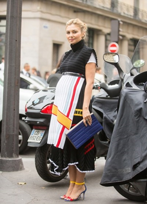 Gợi ý những mẫu váy cực xinh lại sành điệu hết nấc cho mẹ bầu diện mùa thu ảnh 9 Empty