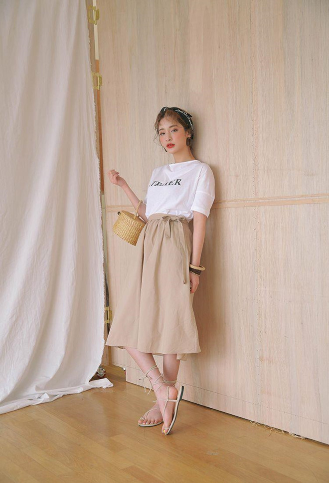 Những kiểu váy xinh xắn giúp nữ sinh không bị thầy cô mắng khi đi học ảnh 8 Nhung kieu vay giup nu sinh khong bi thay co mang khi di hoc hinh anh 8