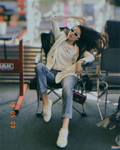 Ngắm phong cách thời trang tạo dáng thế nào cũng sang chảnh của Phạm Hương - Hình 3 Ngam phong cach thoi trang tao dang the nao cung sang chanh cua Pham Huong-Hinh-3