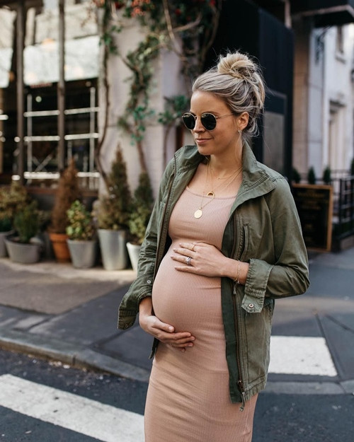 Gợi ý những mẫu váy cực xinh lại sành điệu hết nấc cho mẹ bầu diện mùa thu ảnh 8 Empty