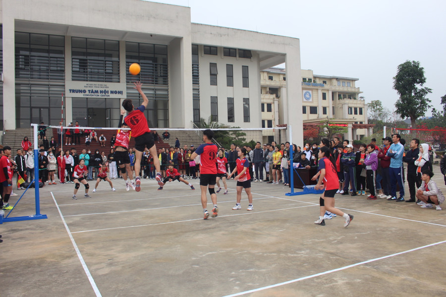 Giải thể thao thu hút đông đảo cán bộ, viên chức người lao động và sinh viên Đại học Thái Nguyên tham dự. Giải thể thao thu hút đông đảo cán bộ, viên chức người lao động và sinh viên Đại học Thái Nguyên tham dự.