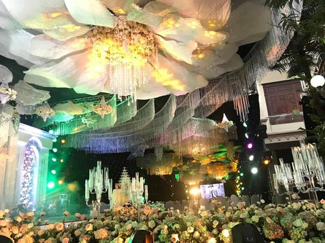 Đám cưới xa hoa ở Cao Bằng hiện gây chú ý trên mạng. Nha trai chi 2,5 ty dong cho khong gian cuoi hoang gia o Cao Bang? hinh anh 1