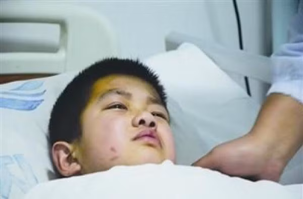 Cậu bé 7 tuổi bị ung thư gan giai đoạn cuối, nguyên nhân do chất độc có trong bếp hầu hết mọi gia đình - Ảnh 1.