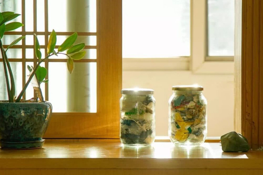 3 tháng cặp đôi chỉ thải lượng rác đựng vừa 2 chiếc lọ thủy tinh. Cuộc sống không rác thải của cặp đôi trẻ khiến nhiều người ngưỡng mộ