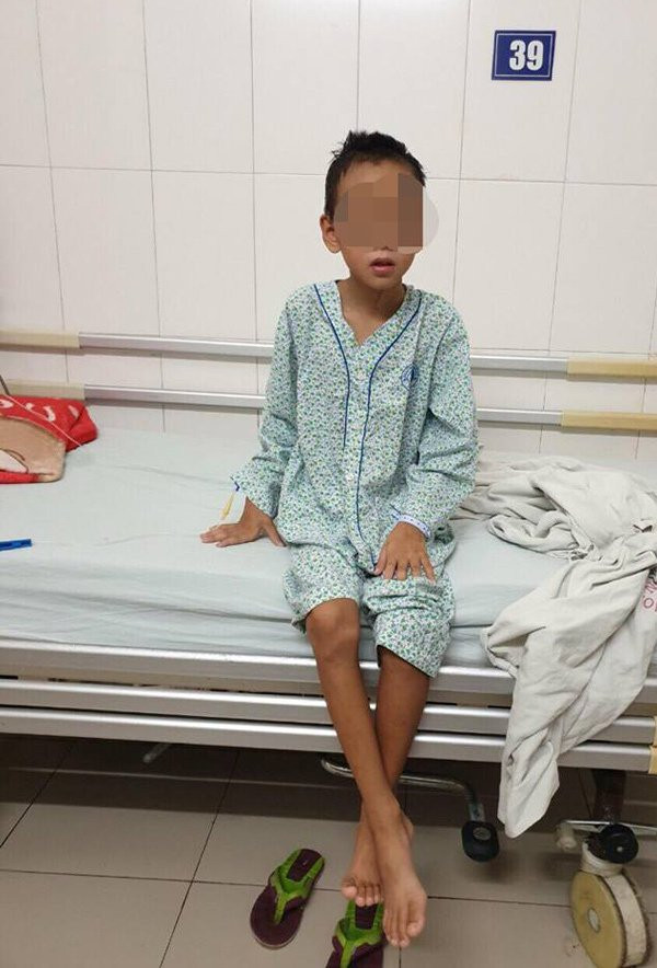 Chỉ nốt mụn nhỏ cha mẹ không ngờ con trai 9 tuổi mắc bệnh nguy hiểm Chỉ nốt mụn nhỏ cha mẹ không ngờ con trai 9 tuổi mắc bệnh nguy hiểm