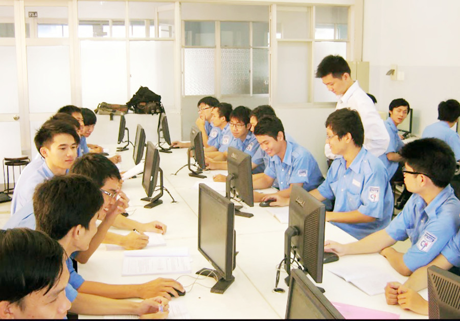 Luật sửa đổi, bổ sung một số điều của Luật GDĐH tạo môi trường pháp lý bình đẳng cho các cơ sở GD cạnh tranh, phát triển Luật sửa đổi, bổ sung một số điều của Luật GDĐH tạo môi trường pháp lý bình đẳng cho các cơ sở GD cạnh tranh, phát triển