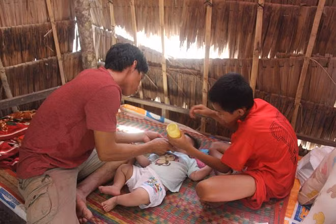 vo bo di khi biet con trai bai nao, cau noi cua nguoi chong khien bao nguoi nin lang - 2