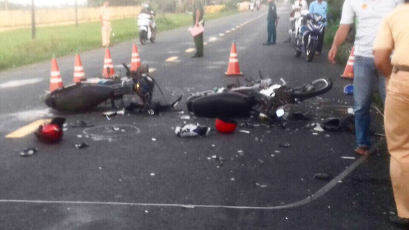 Hiệu trưởng bị xe máy tông tử vong khi trên đường về nhà - Ảnh 1. Hiệu trưởng bị xe máy tông tử vong khi trên đường về nhà - Ảnh 1.