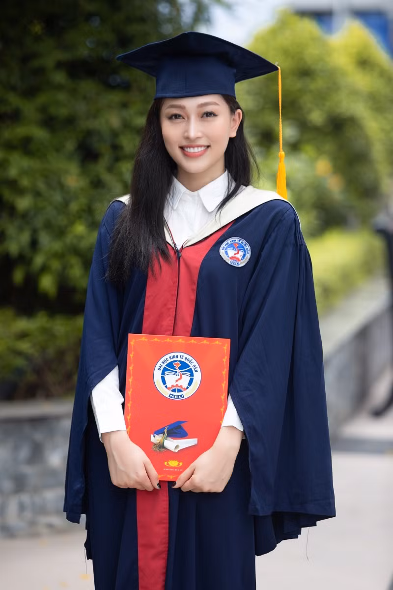 Á hậu Phương Nga tốt nghiệp đại học thành tích khủng ảnh 2