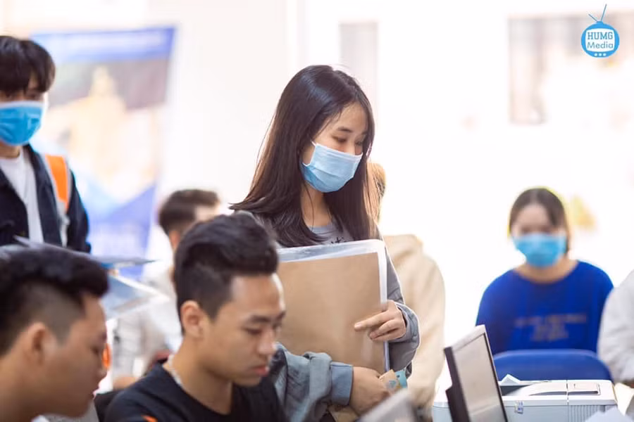 Tân sinh viên hào hứng lên Thủ đô nhập học ảnh 5