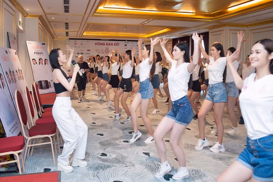 Vì sao thí sinh Hoa hậu Việt Nam phải học nhảy? ảnh 1