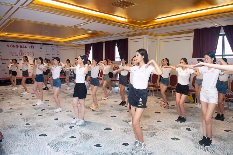 Vì sao thí sinh Hoa hậu Việt Nam phải học nhảy? ảnh 2