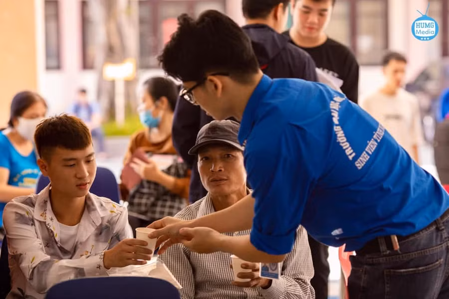 Tân sinh viên hào hứng lên Thủ đô nhập học ảnh 9