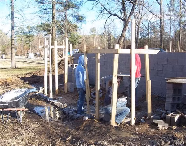 Trước đó, họ đã không có bất kì kiến thức xây dựng gì, nhưng điều đó không thể ngăn cản họ.