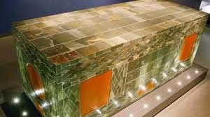 Cận cảnh quan tài ngọc bích 2.000 năm tuổi trong mộ vua Sở