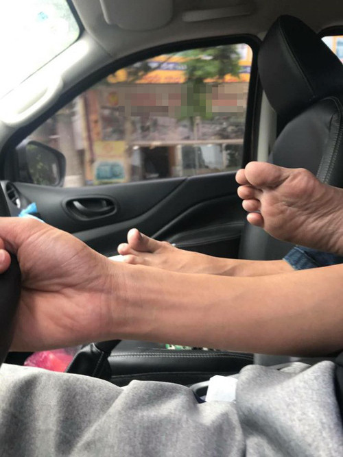 Chân ải chân ai??? ảnh 1 Chân ải chân ai thế này.