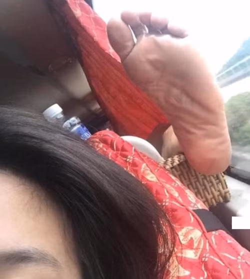 Đang định chụp ảnh tự sướng nào ngờ...